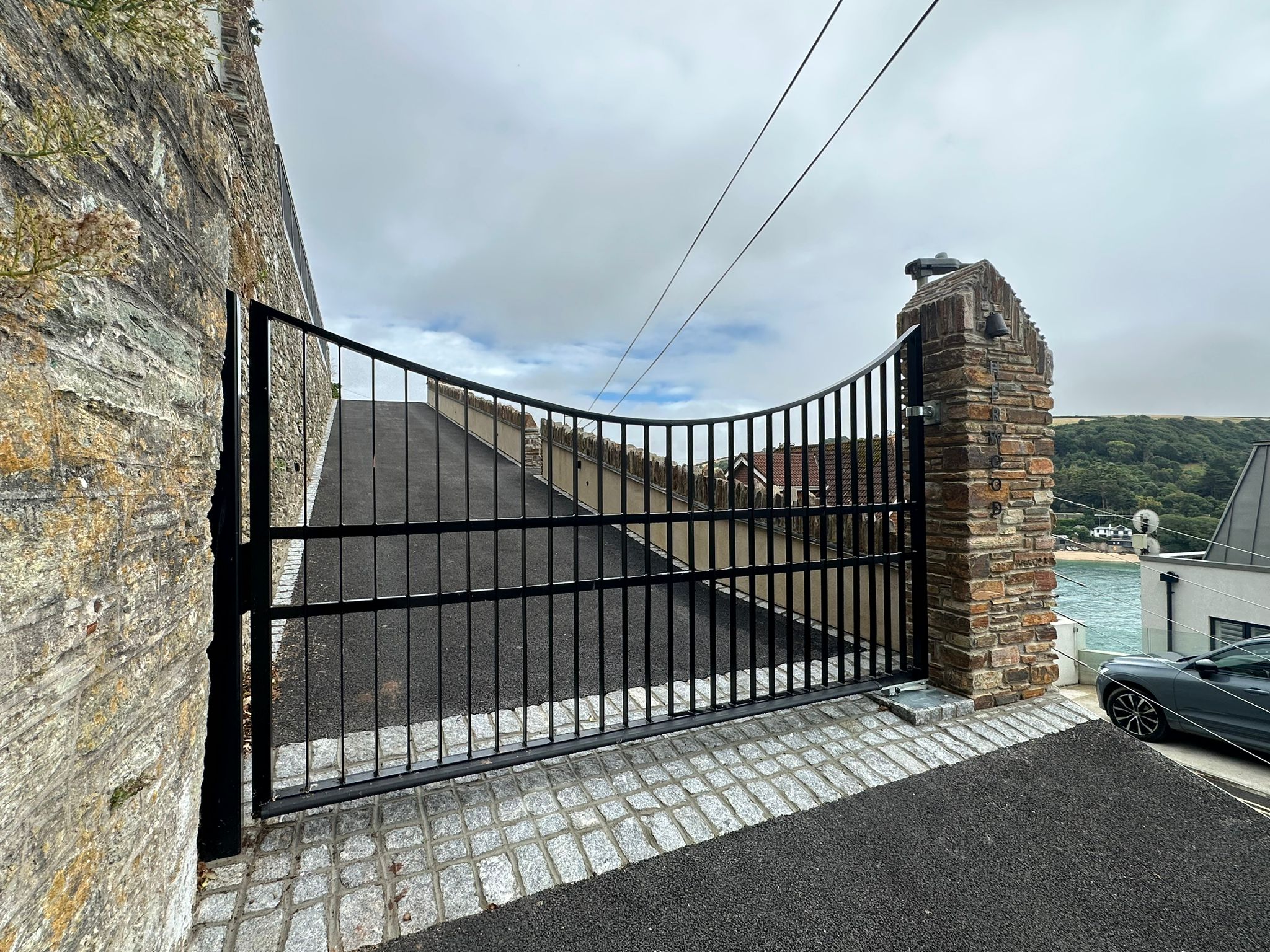 Bespoke Aluminium Curved Top Gate